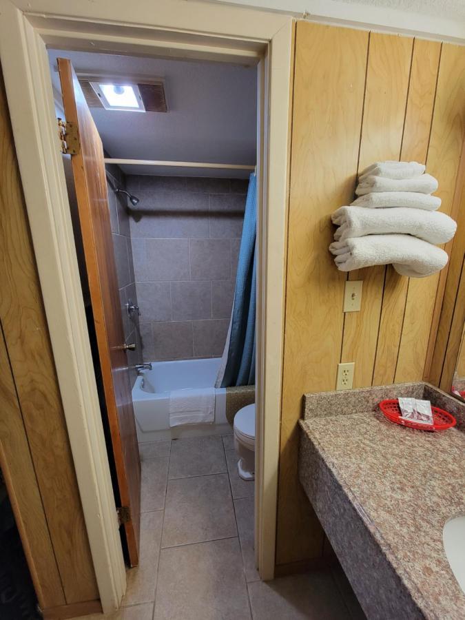 Eddy'S Motel Pleasanton Zewnętrze zdjęcie