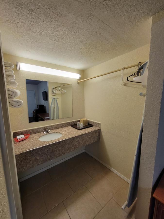 Eddy'S Motel Pleasanton Zewnętrze zdjęcie